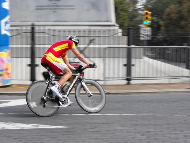 Racing around the statue at Stuart Circle